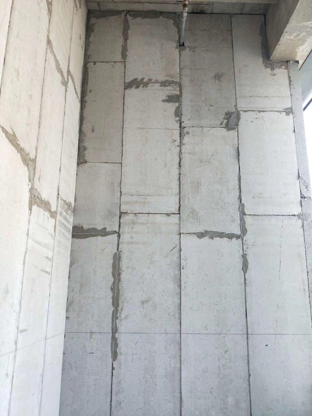 輕質(zhì)隔墻板